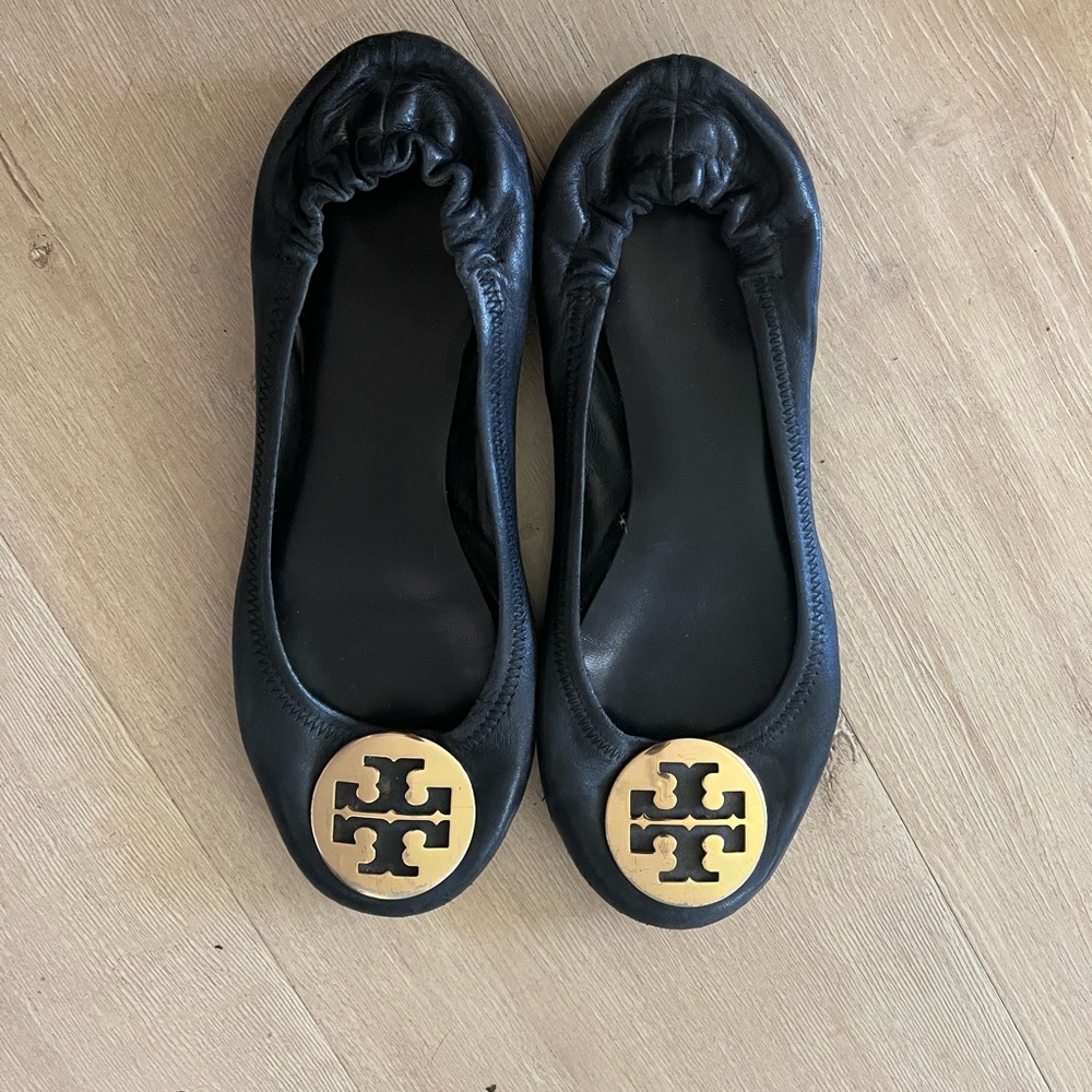 Tory Burch Reva flats with gold emblem